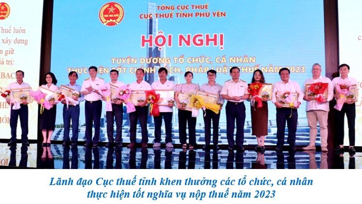 Lãnh đạo Cục thuế tỉnh khen thưởng các tổ chức, cá nhân  thực hiện tốt nghĩa vụ nộp thuế năm 2023